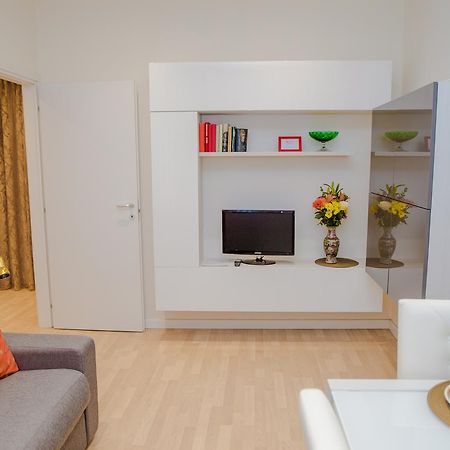 Guesthost - Istria M5 Cozy Apartment Milão Exterior foto